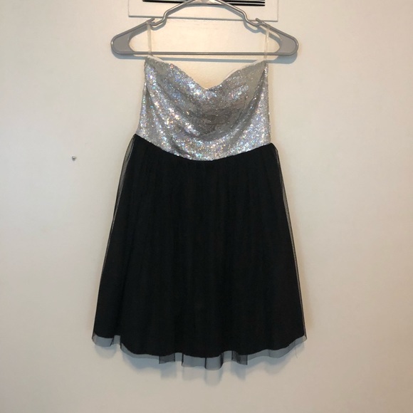 Dress - Picture 2 of 2